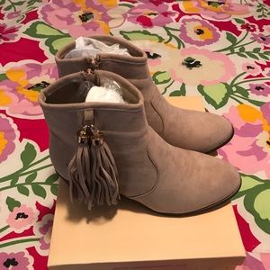 Brand New In Box 📦 Never Worn Yoki Tassel Booties